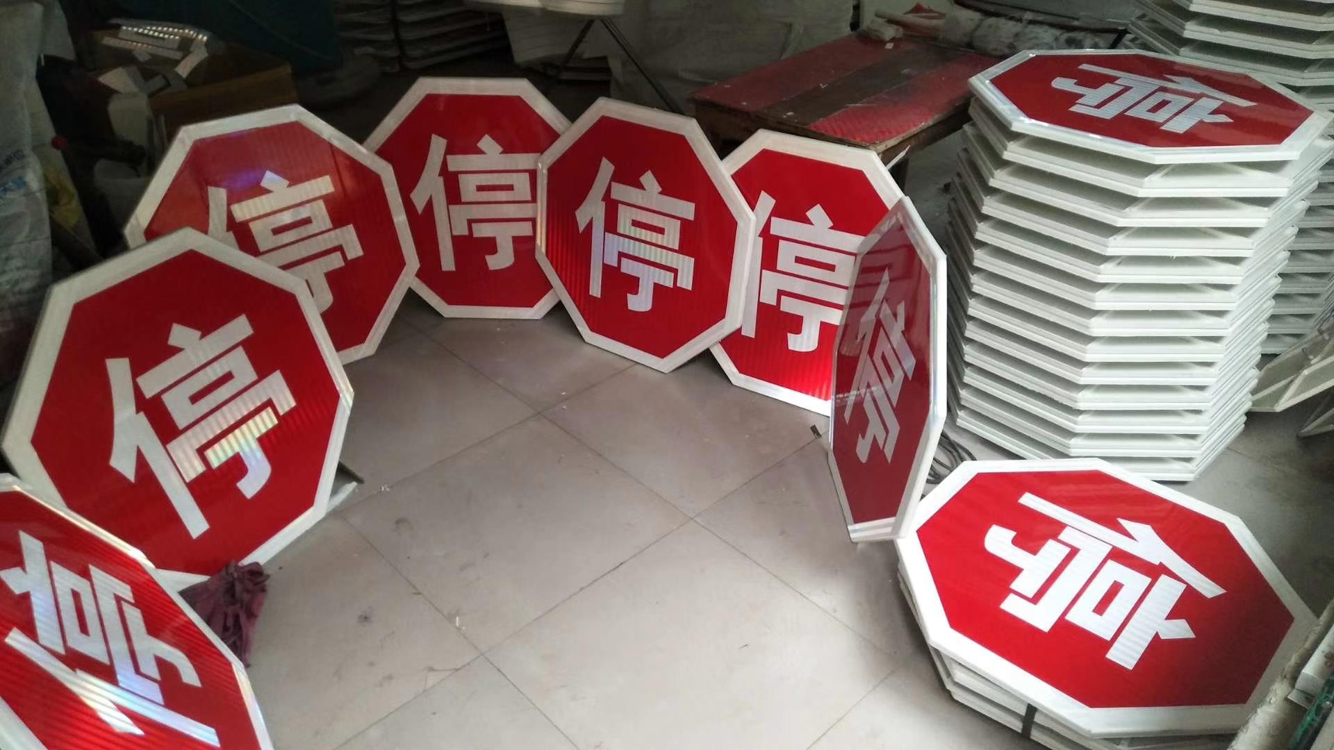 交通玻璃鋼標(biāo)牌，反光玻璃鋼標(biāo)牌，公路玻璃鋼標(biāo)牌，鄉(xiāng)村玻璃鋼標(biāo)牌